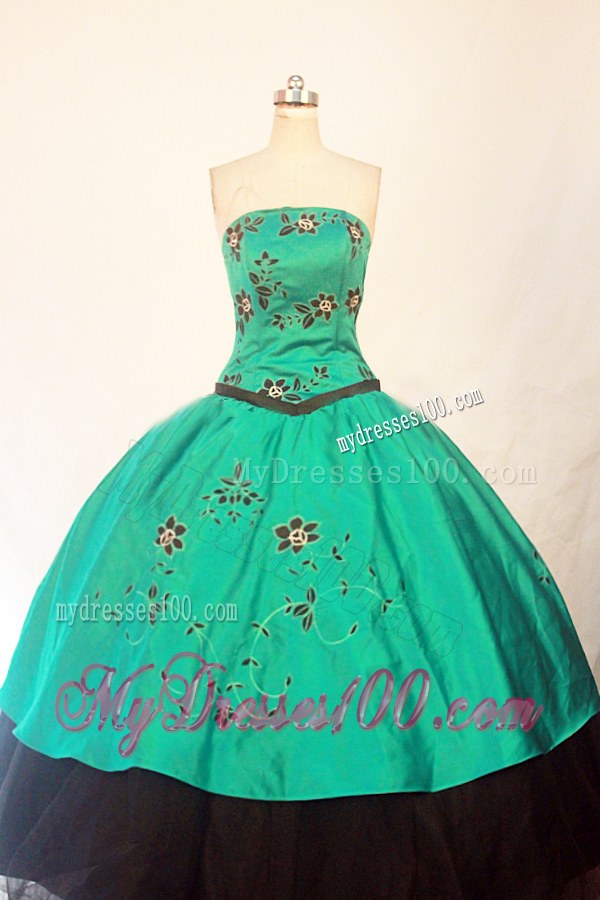 Appliques Decorated Green Weet Sixteen Dresses with Black Hem